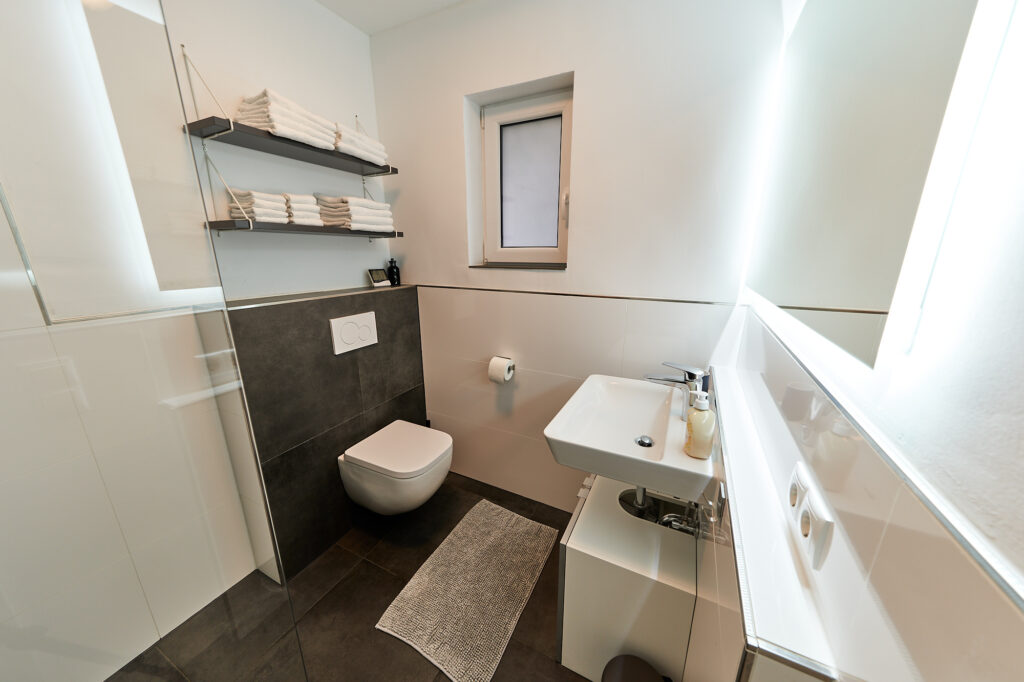 Ferienhaus am blauen See Königswinter – Bad & Dusche