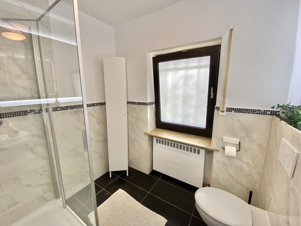 Ferienwohnung Schmidt Königswinter – Bad & Dusche